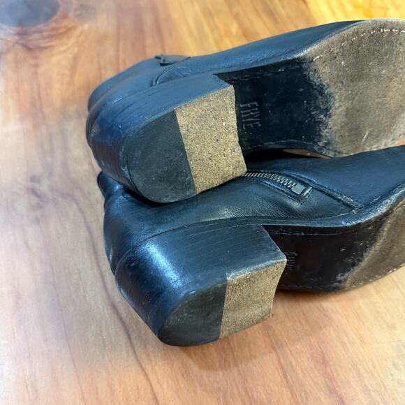 Frye Women's Carson Piping Bootie Ankle Boot 8.5 M 8 1/2 Zip Leather Black - Picture 7 of 9